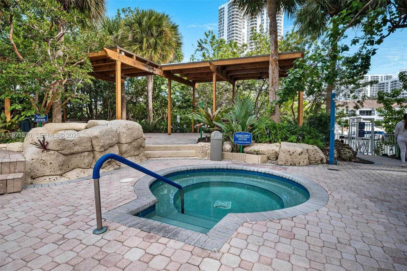 Imagen de Pequeño Objeto