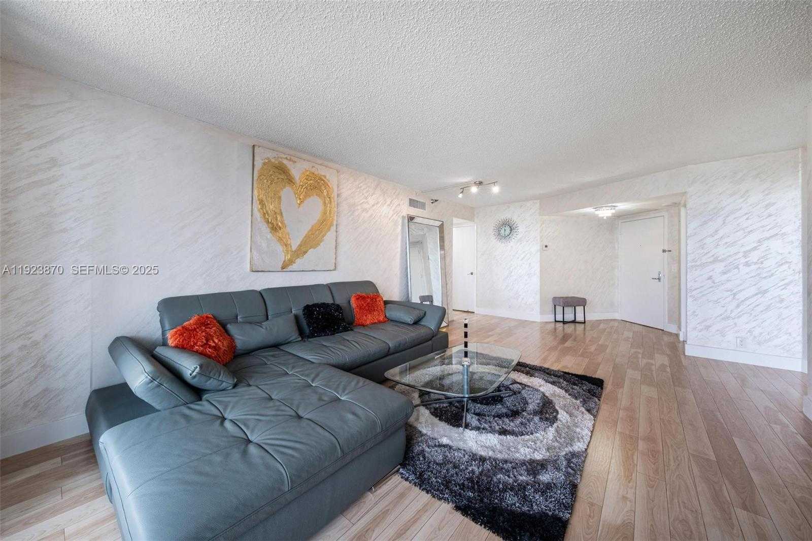 Imagen de Pequeño Objeto