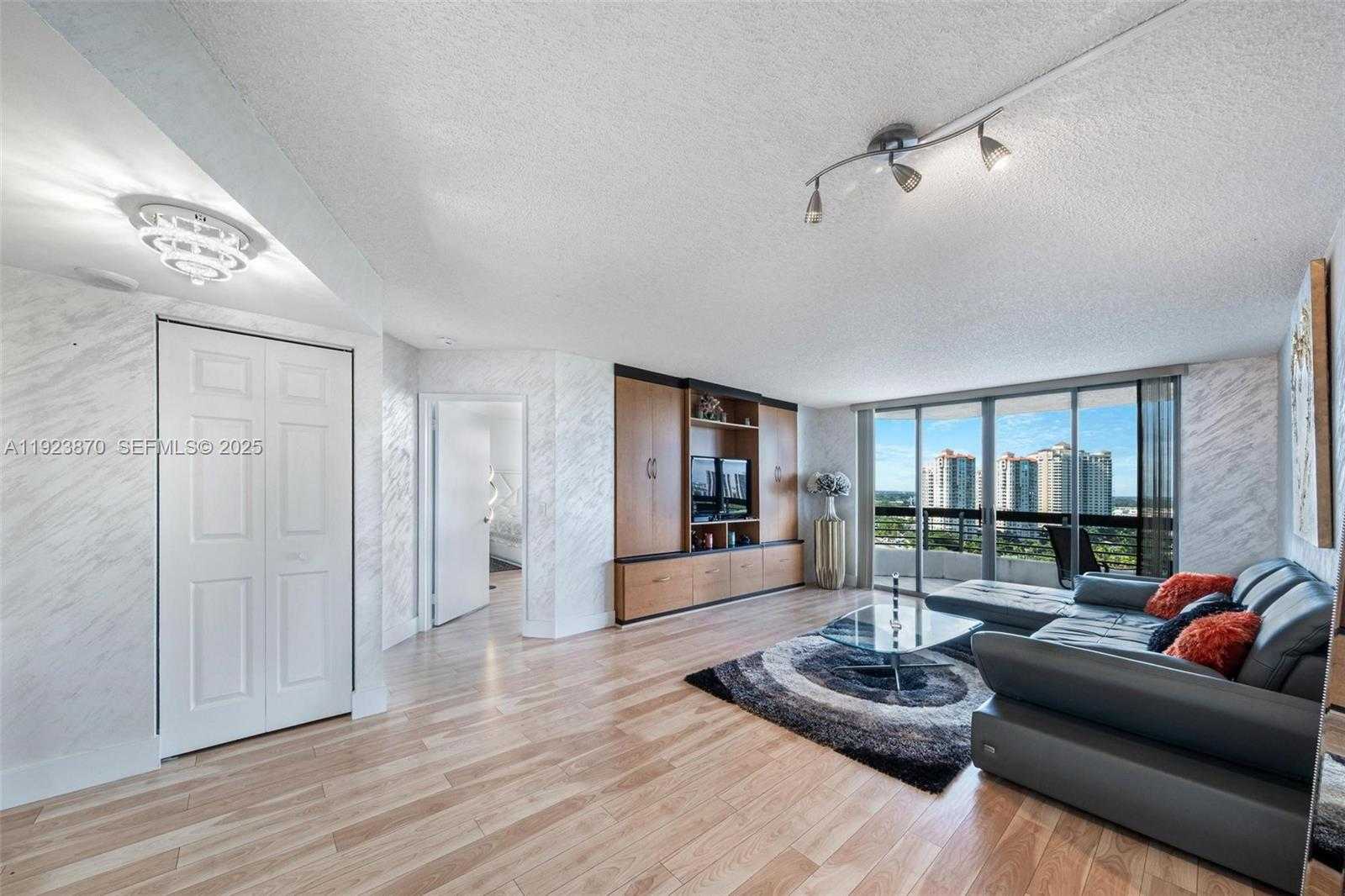 Imagen de Pequeño Objeto