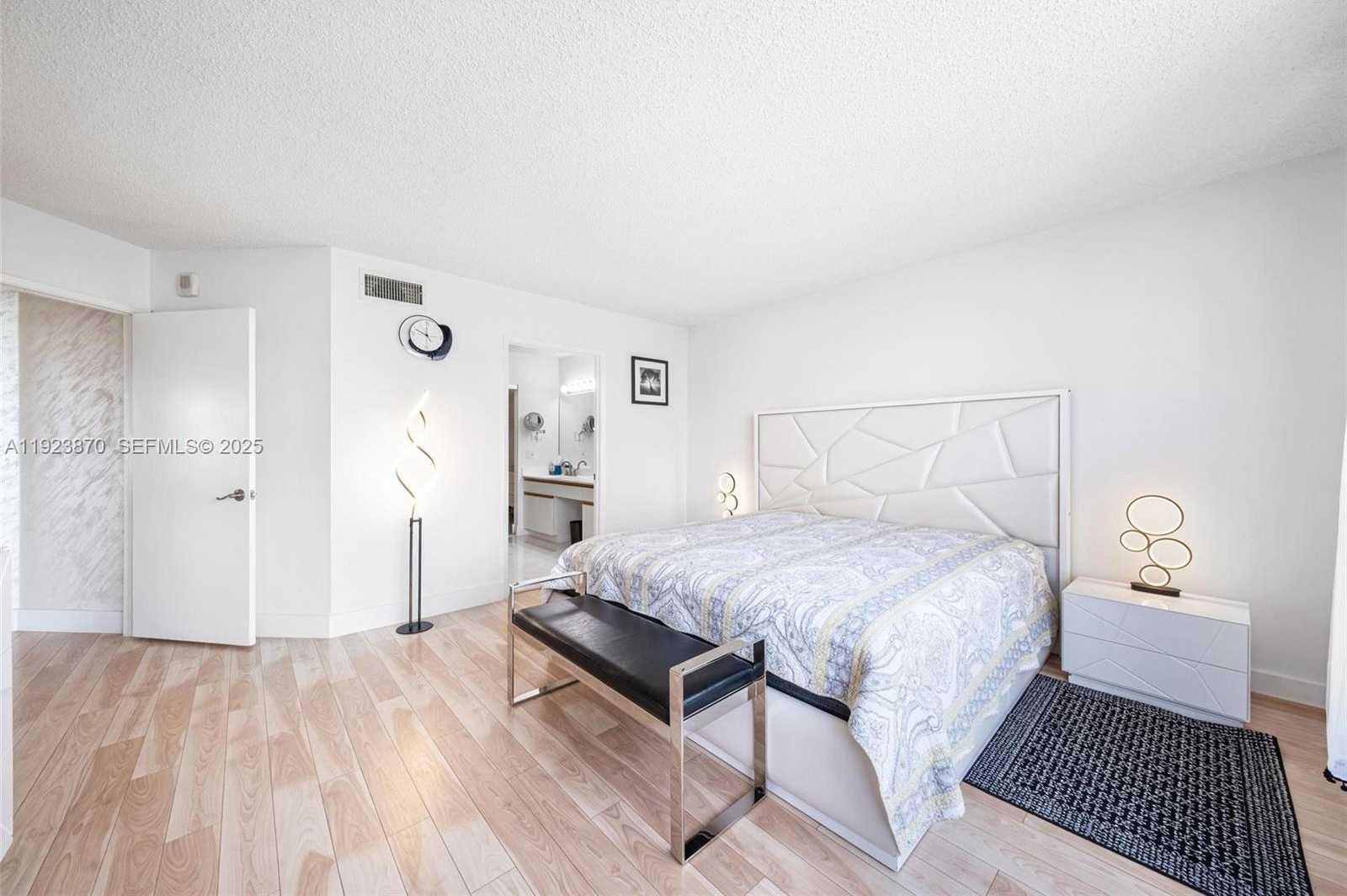 Imagen de Pequeño Objeto