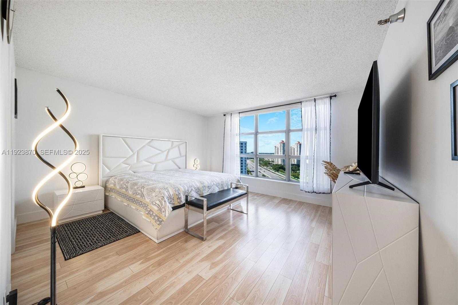 Imagen de Pequeño Objeto