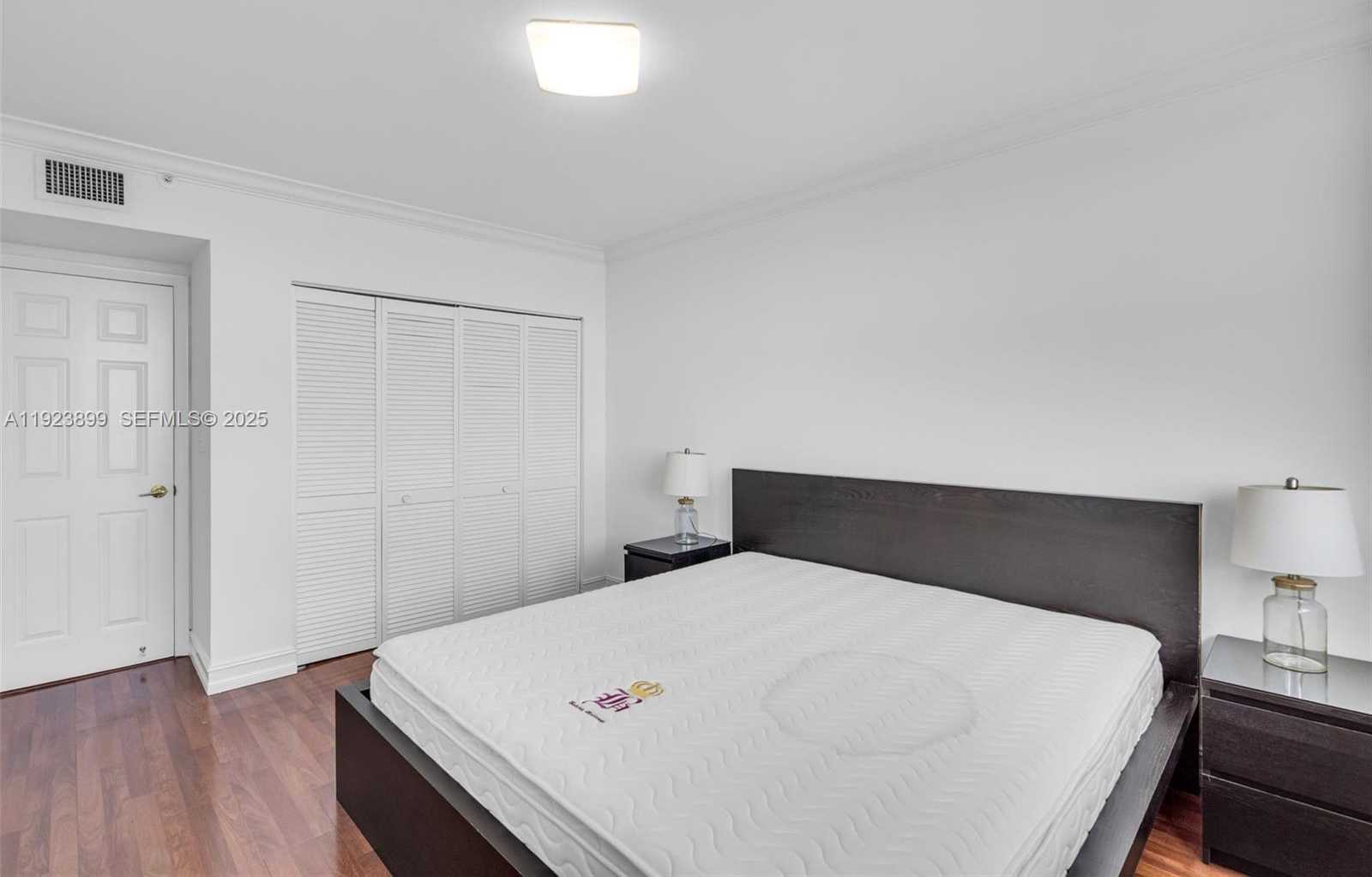 Small Image of 800 CLAUGHTON ISLAND DR #1202, Miami Number 14