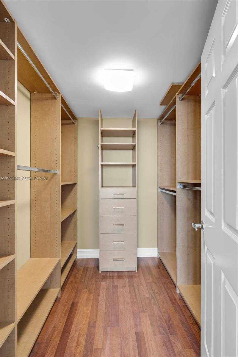 Small Image of 800 CLAUGHTON ISLAND DR #1202, Miami Number 20