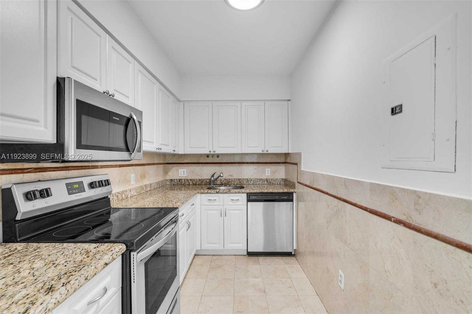 Small Image of 800 CLAUGHTON ISLAND DR #1202, Miami Number 22