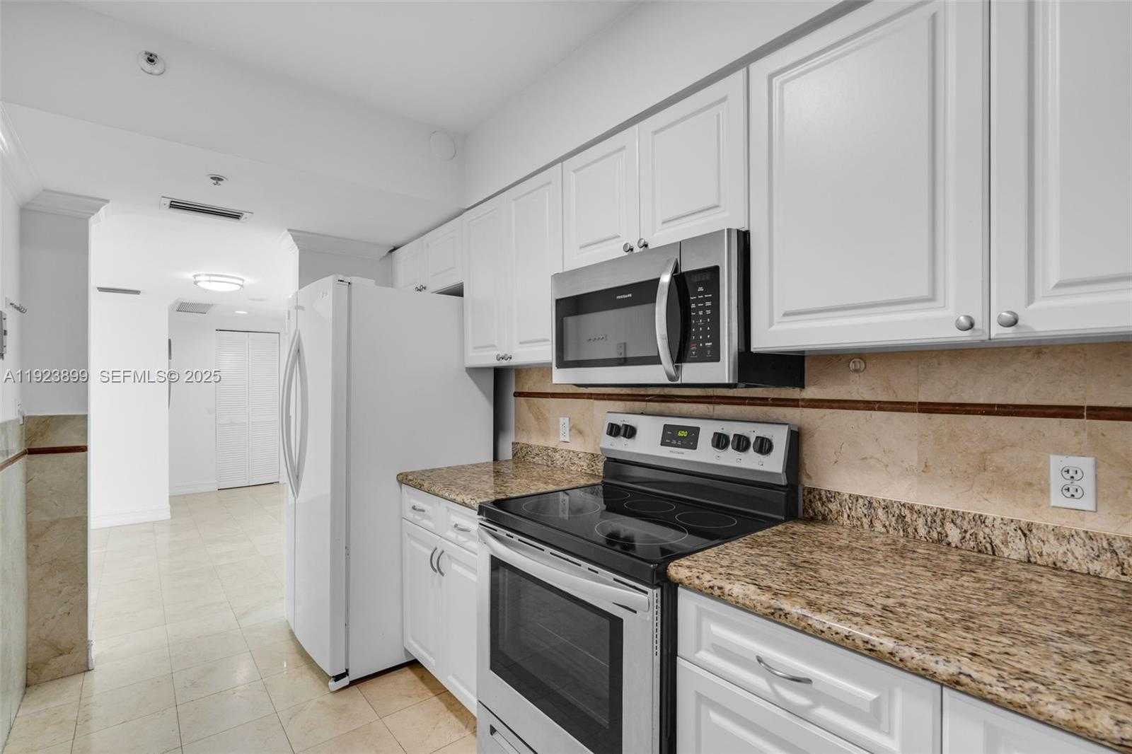 Small Image of 800 CLAUGHTON ISLAND DR #1202, Miami Number 23