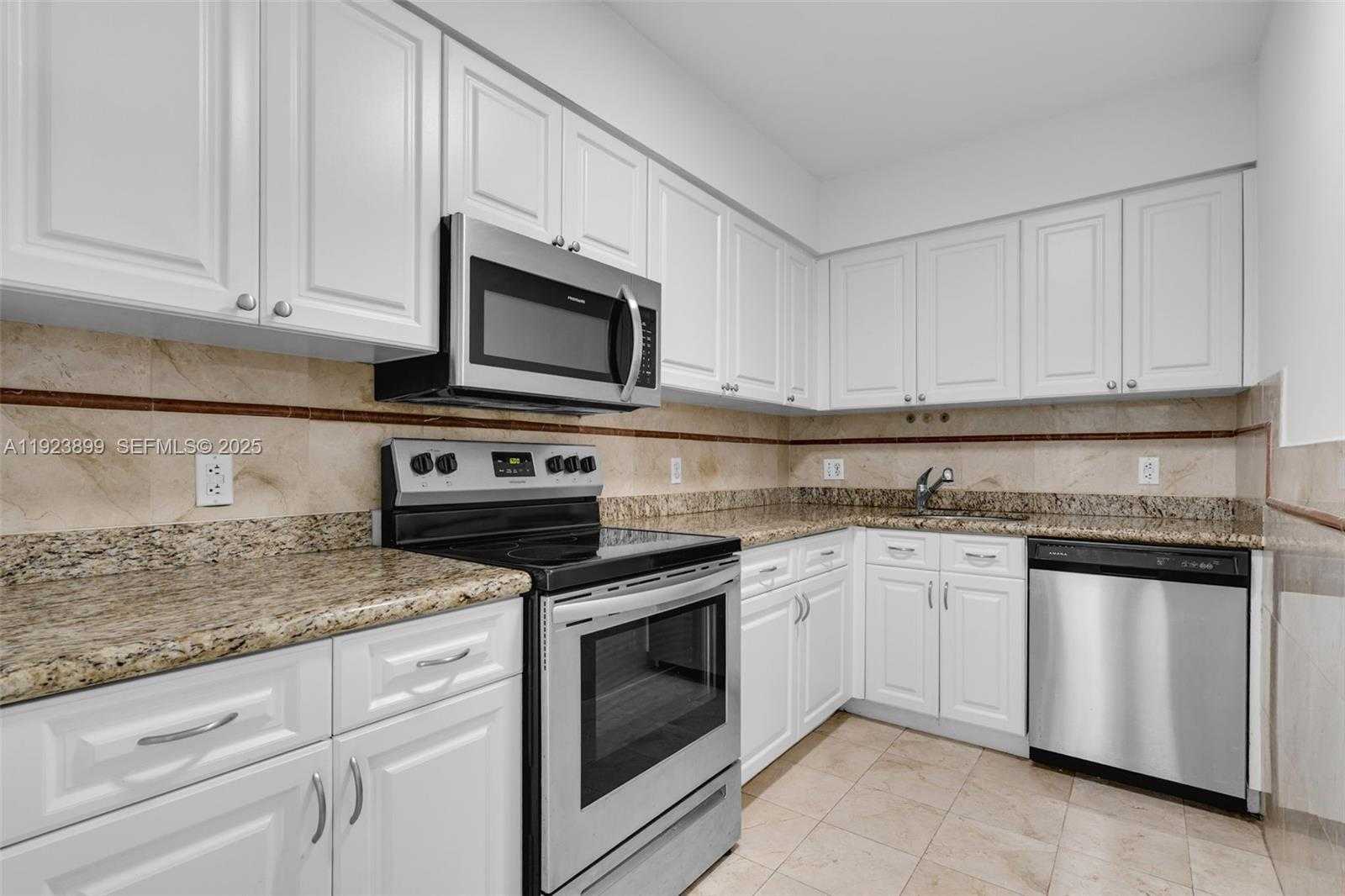 Small Image of 800 CLAUGHTON ISLAND DR #1202, Miami Number 24