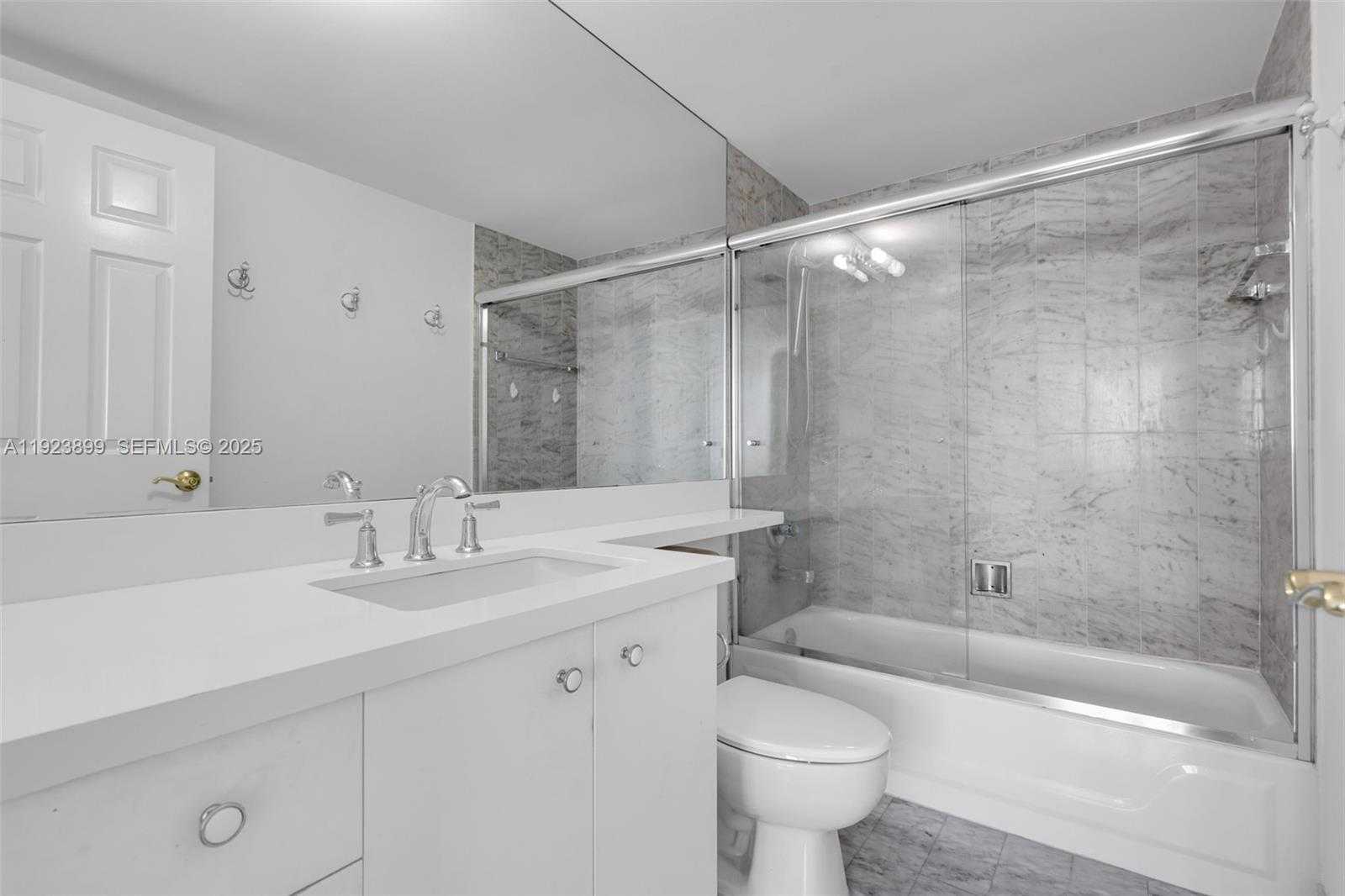 Small Image of 800 CLAUGHTON ISLAND DR #1202, Miami Number 25