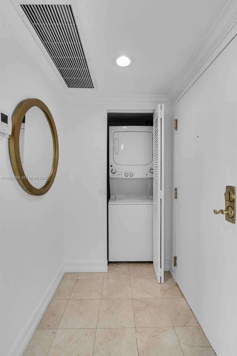 Small Image of 800 CLAUGHTON ISLAND DR #1202, Miami Number 29