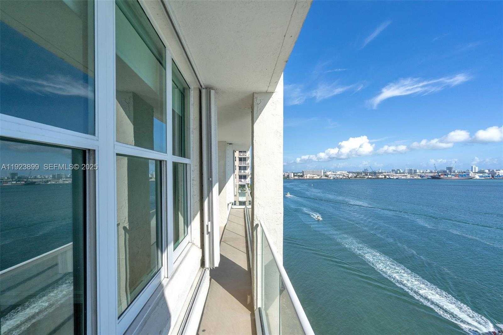 Small Image of 800 CLAUGHTON ISLAND DR #1202, Miami Number 6