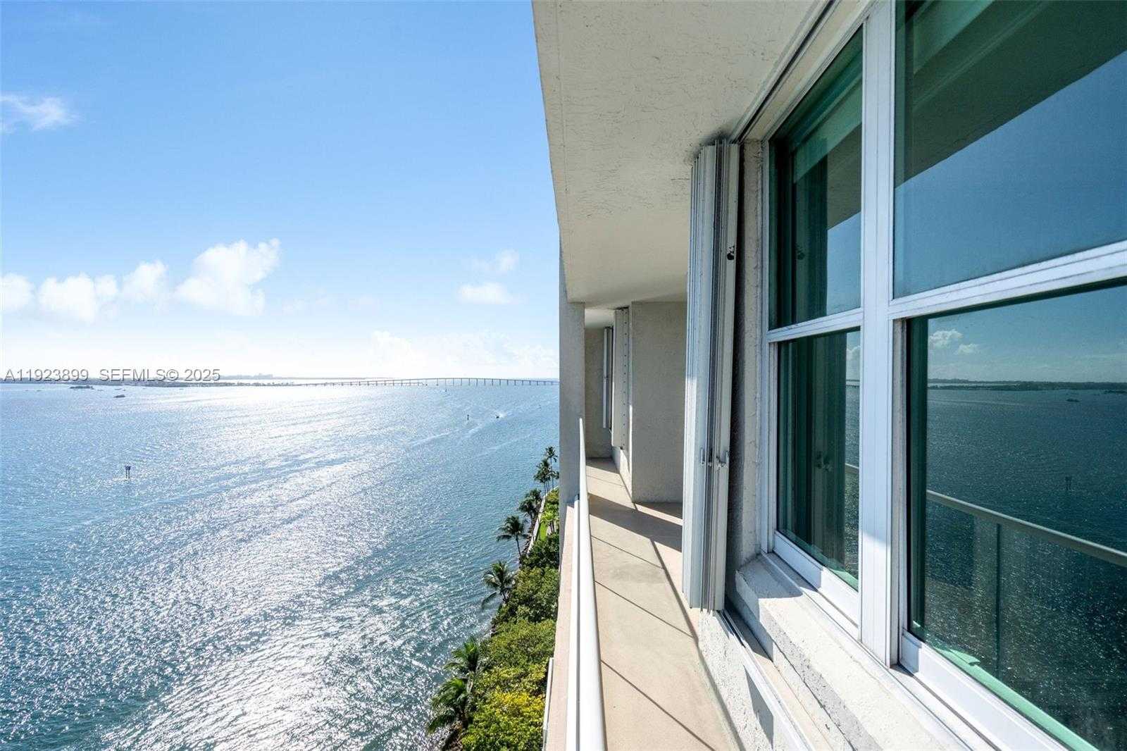 Small Image of 800 CLAUGHTON ISLAND DR #1202, Miami Number 9
