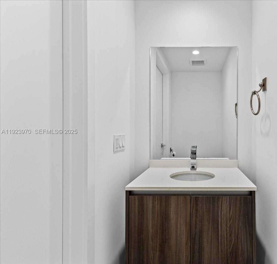 Small Image of 488 NORTH EAST 18 #4102, Miami Number 12