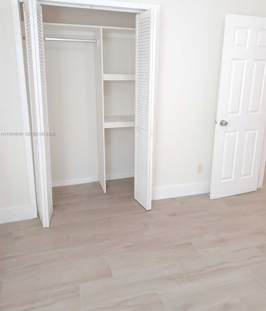 Small Image of 2134 CLEVELAND ST #B, Hollywood Number 11