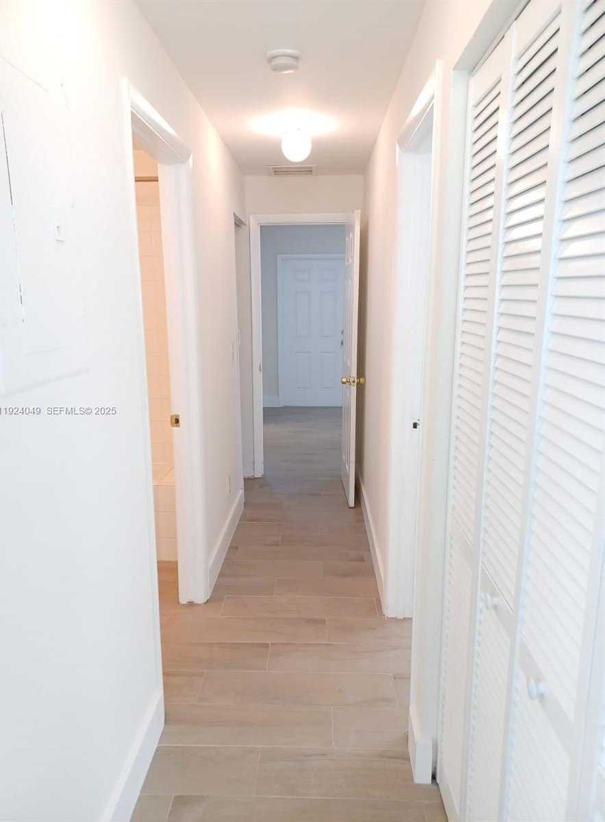 Small Image of 2134 CLEVELAND ST #B, Hollywood Number 12