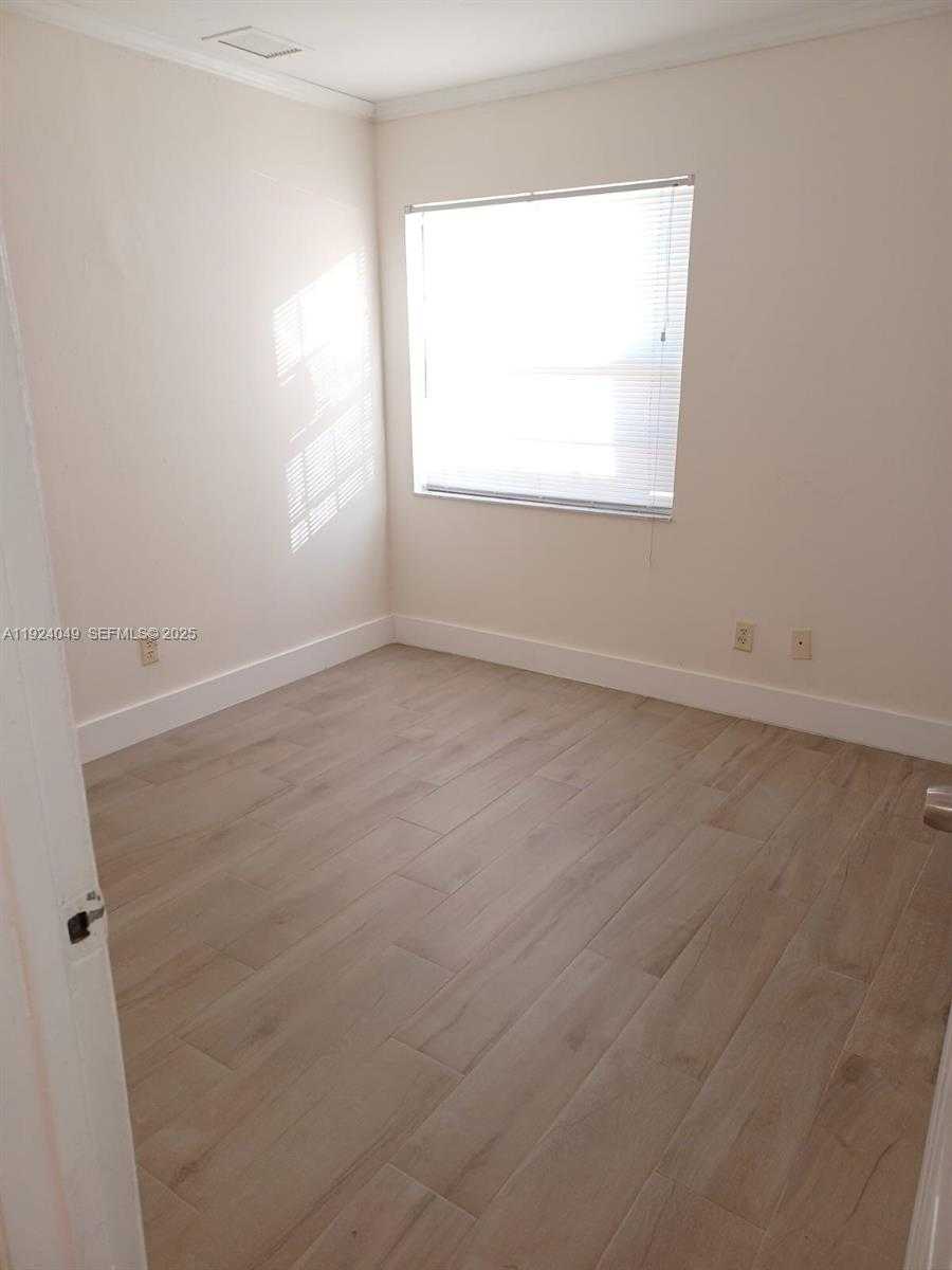 Small Image of 2134 CLEVELAND ST #B, Hollywood Number 14