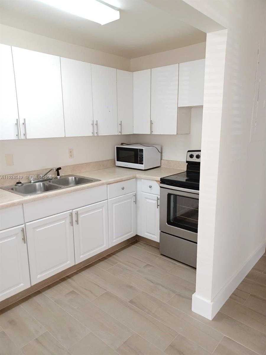 Small Image of 2134 CLEVELAND ST #B, Hollywood Number 16