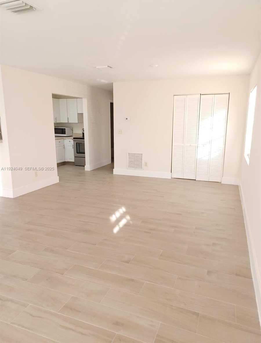 Small Image of 2134 CLEVELAND ST #B, Hollywood Number 18