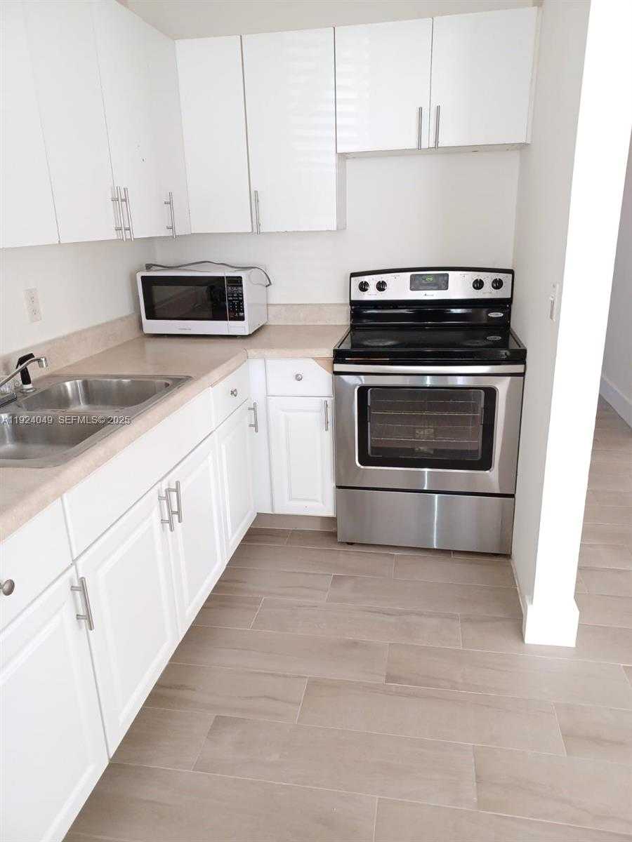 Small Image of 2134 CLEVELAND ST #B, Hollywood Number 2