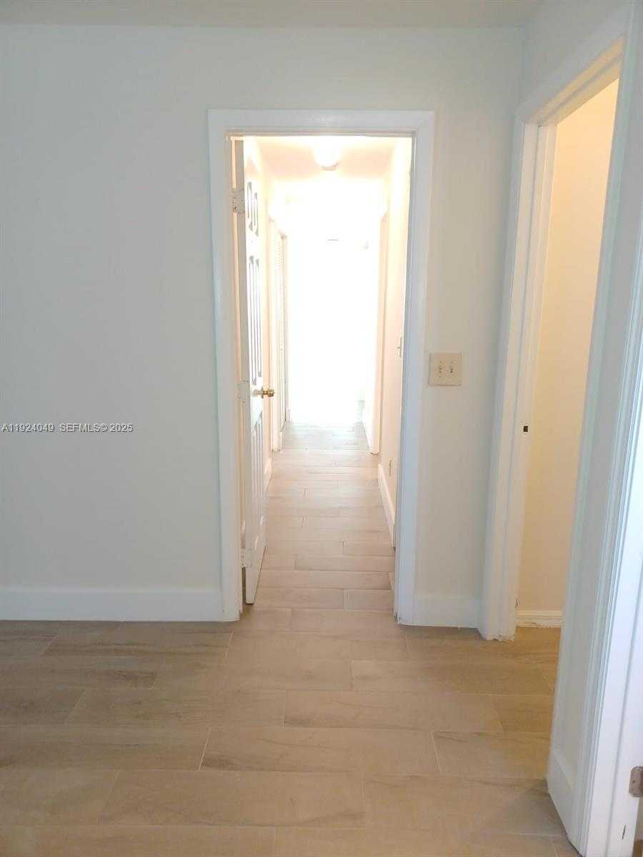 Small Image of 2134 CLEVELAND ST #B, Hollywood Number 4