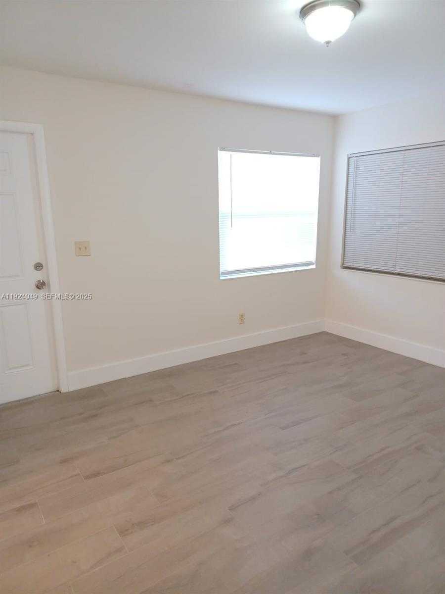 Small Image of 2134 CLEVELAND ST #B, Hollywood Number 9