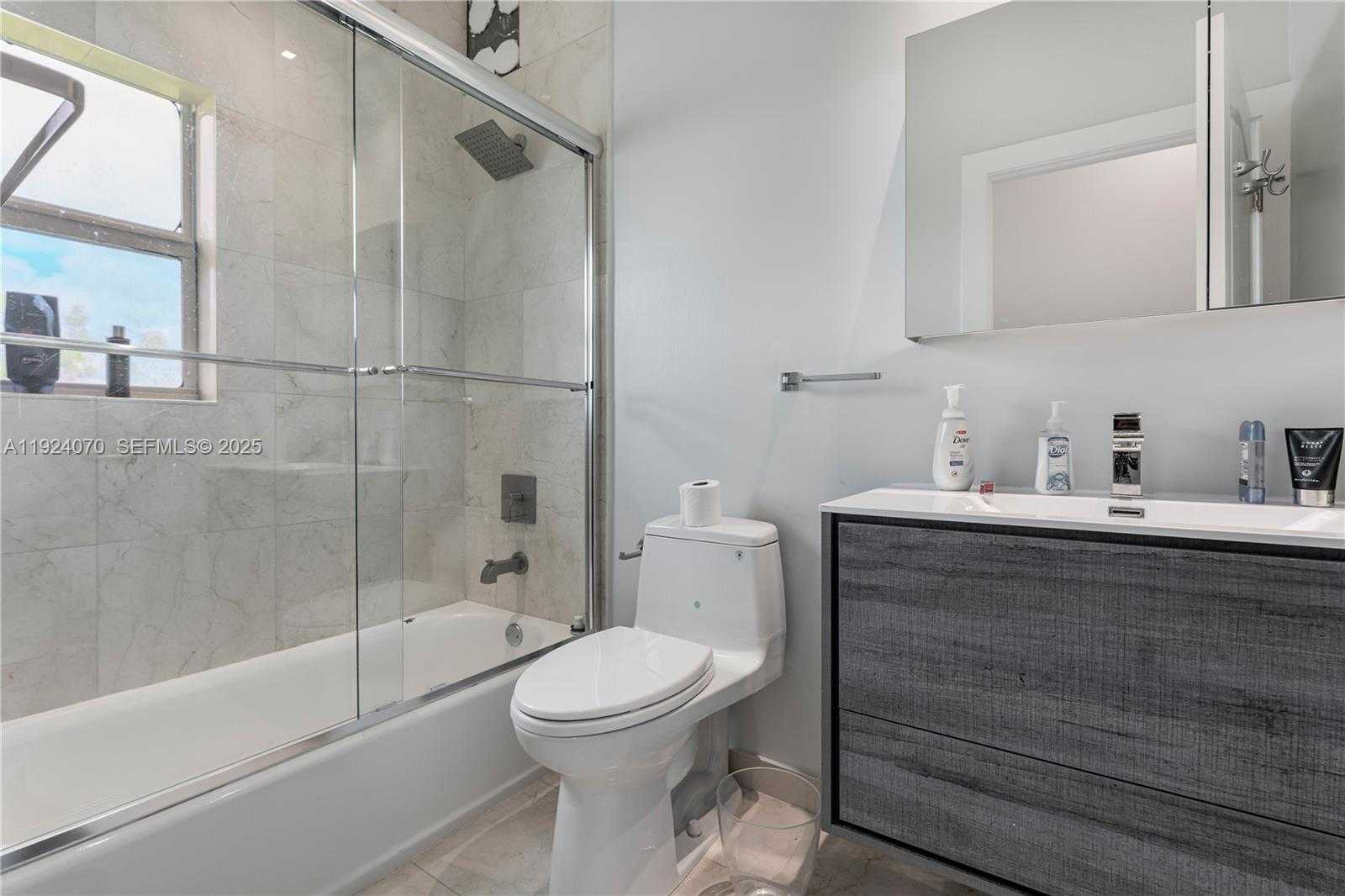 Small Image of 18460 NORTH EAST 30TH AVE #18460, Aventura Number 36