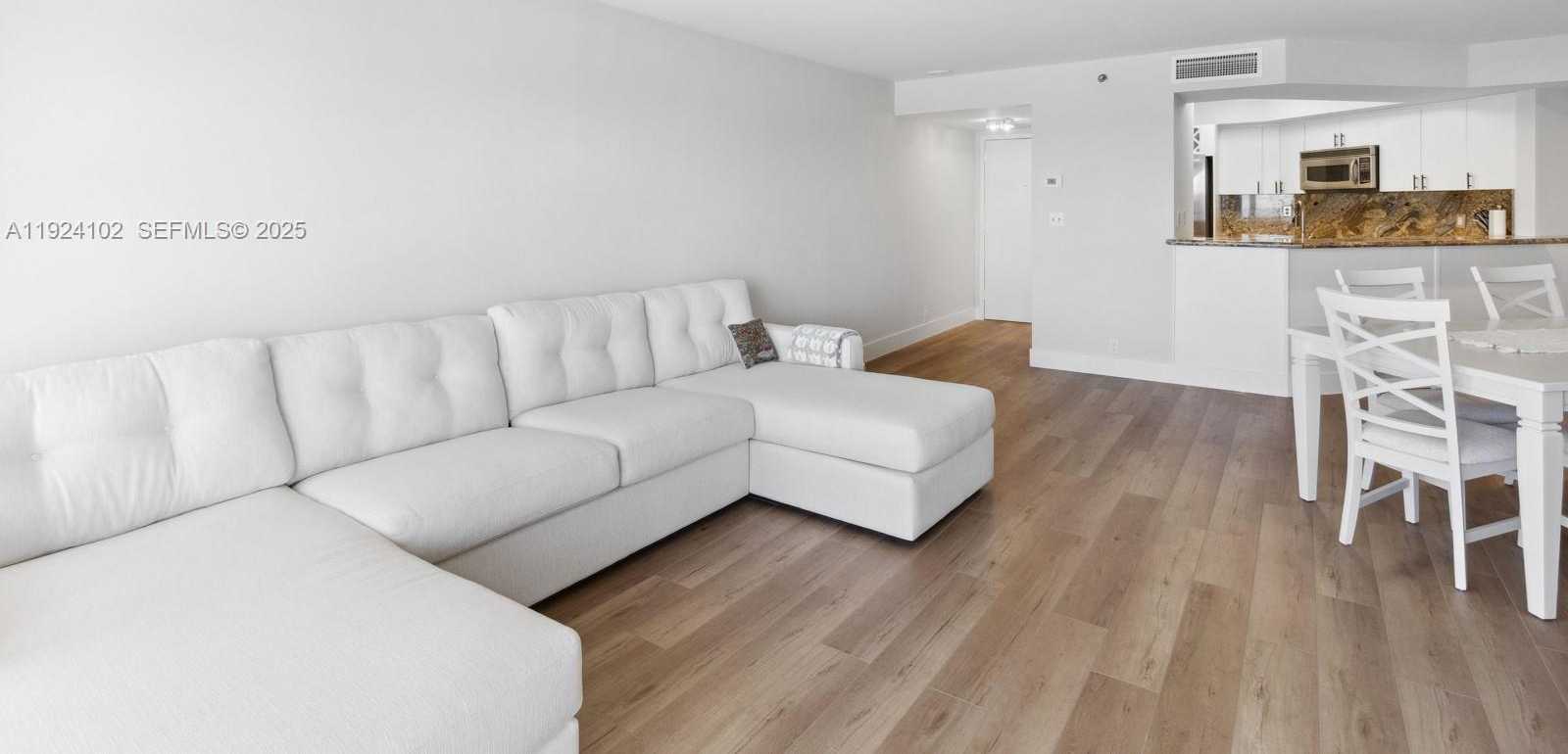 Small Image of 6767 COLLINS AVE #909, Miami Beach Number 4