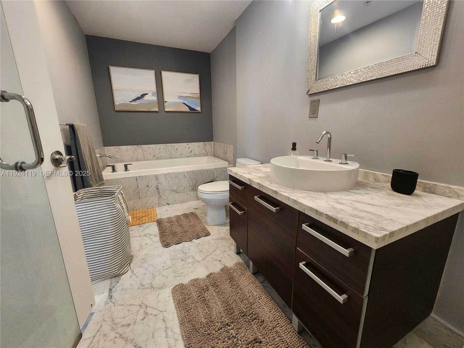 Small Image of 244 BISCAYNE BLVD #3006, Miami Number 11