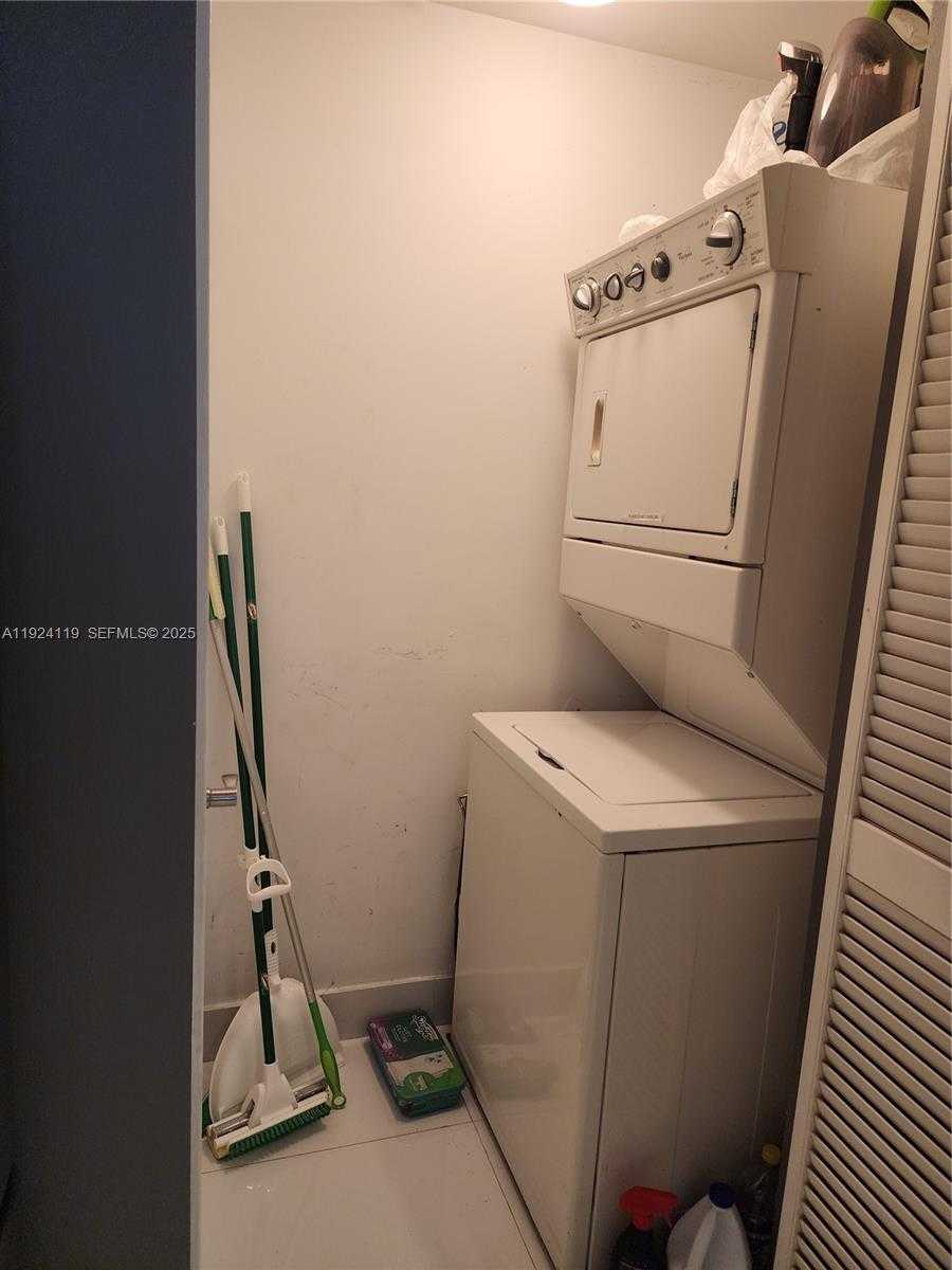 Small Image of 244 BISCAYNE BLVD #3006, Miami Number 3