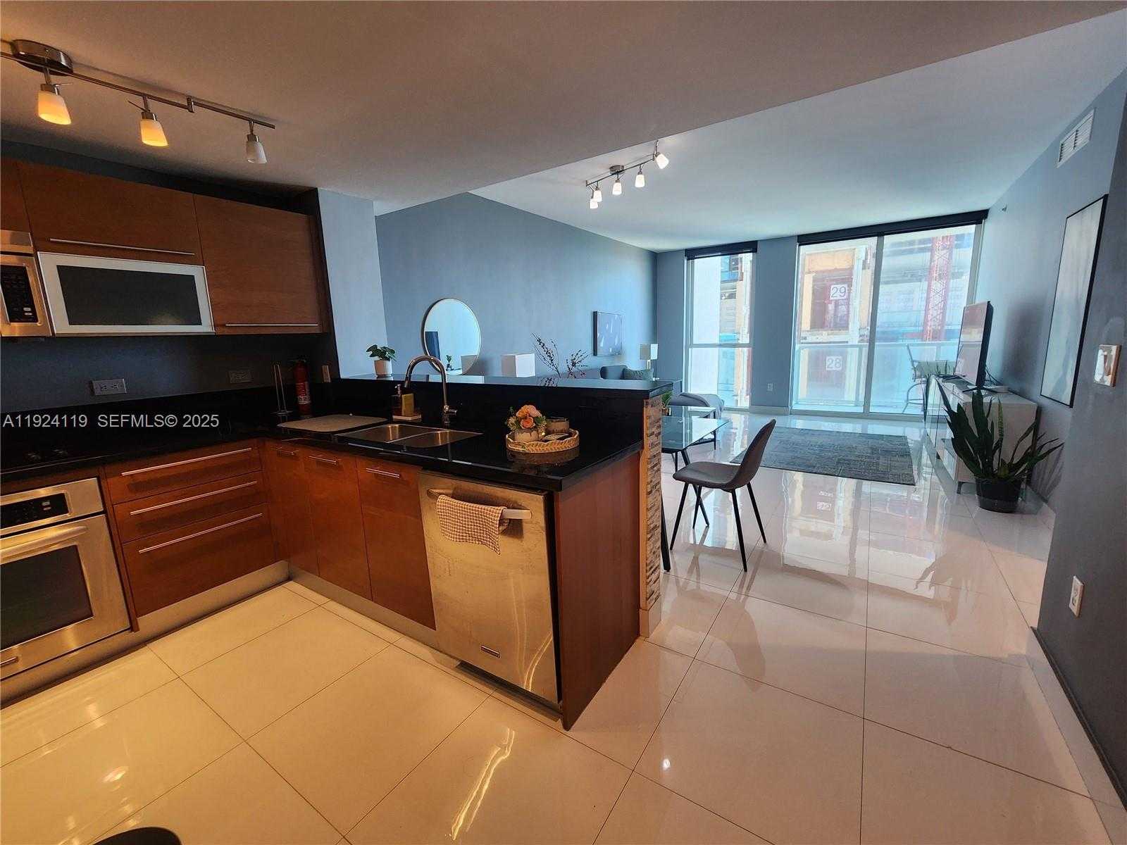 Small Image of 244 BISCAYNE BLVD #3006, Miami Number 4