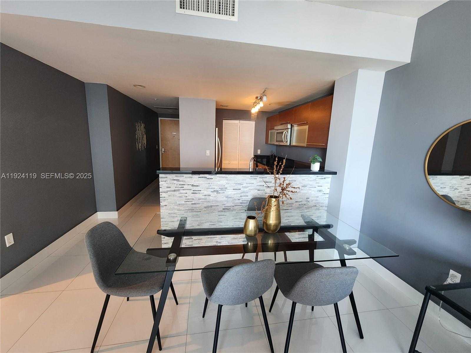 Small Image of 244 BISCAYNE BLVD #3006, Miami Number 5