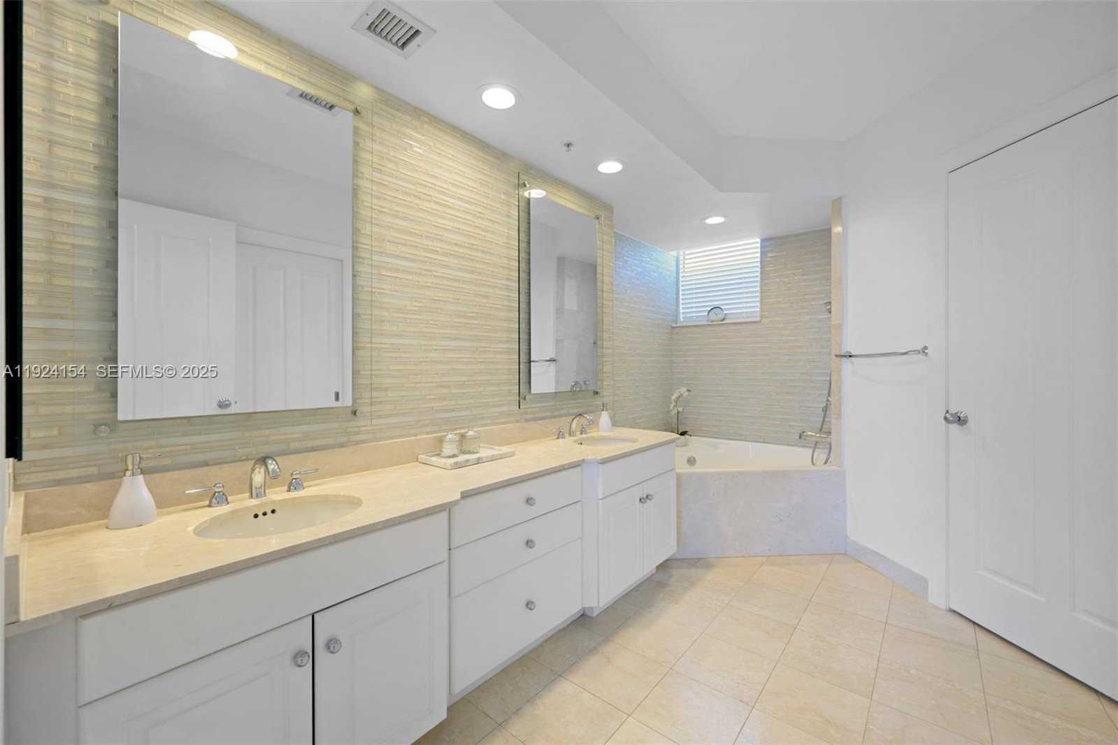 Small Image of 3370 HIDDEN BAY DR #1606, Aventura Number 17