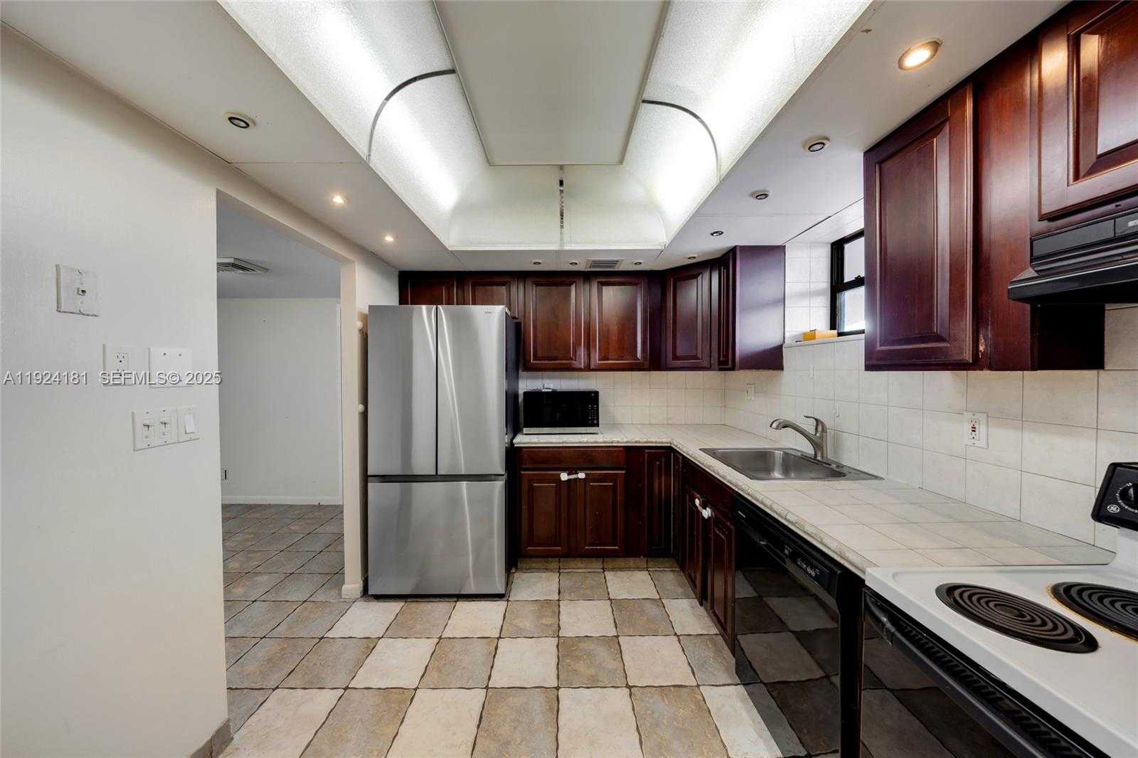 Small Image of 500 THREE ISLANDS BLVD #117, Hallandale Beach Number 20