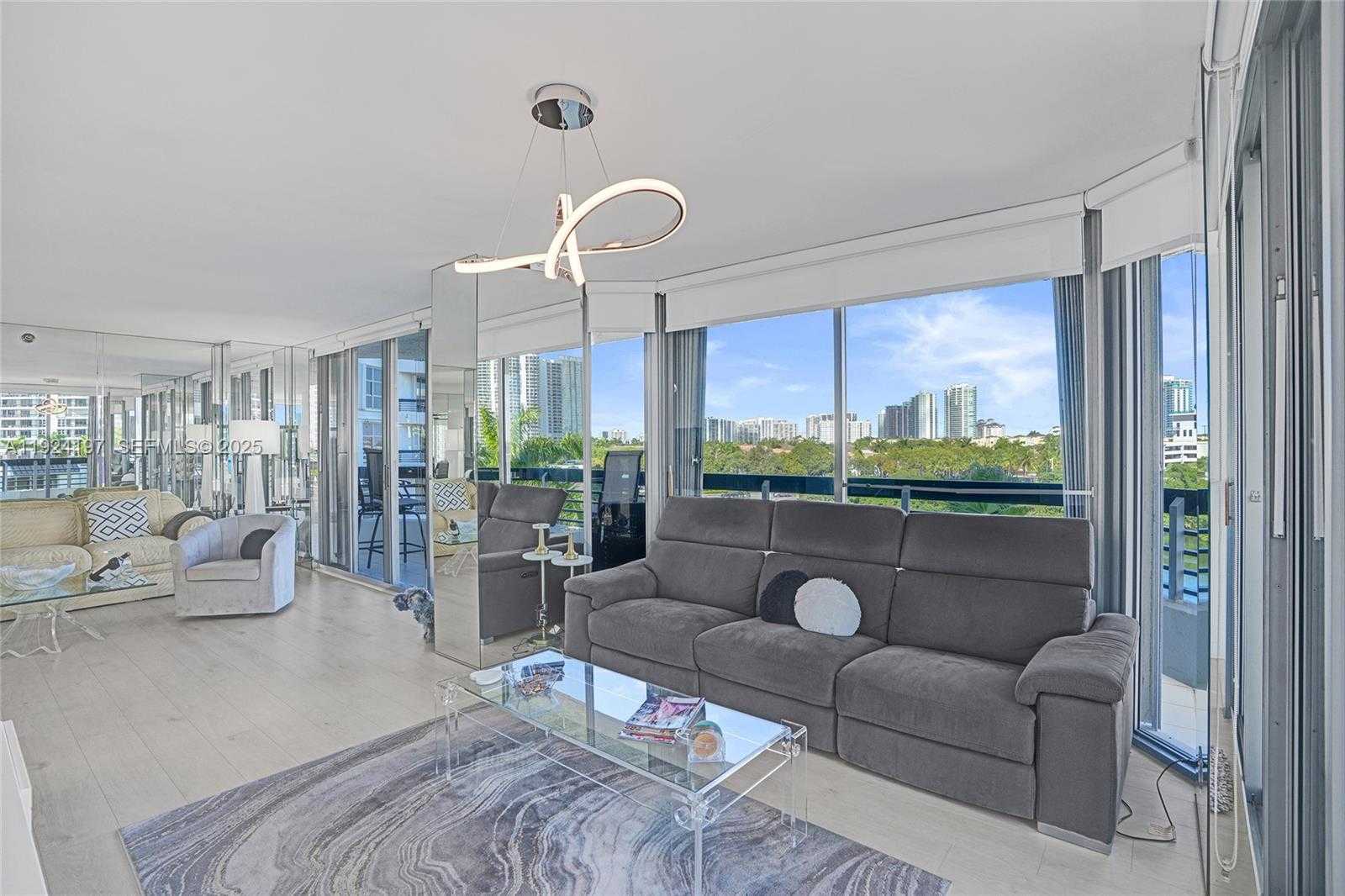 Imagen de Pequeño Objeto