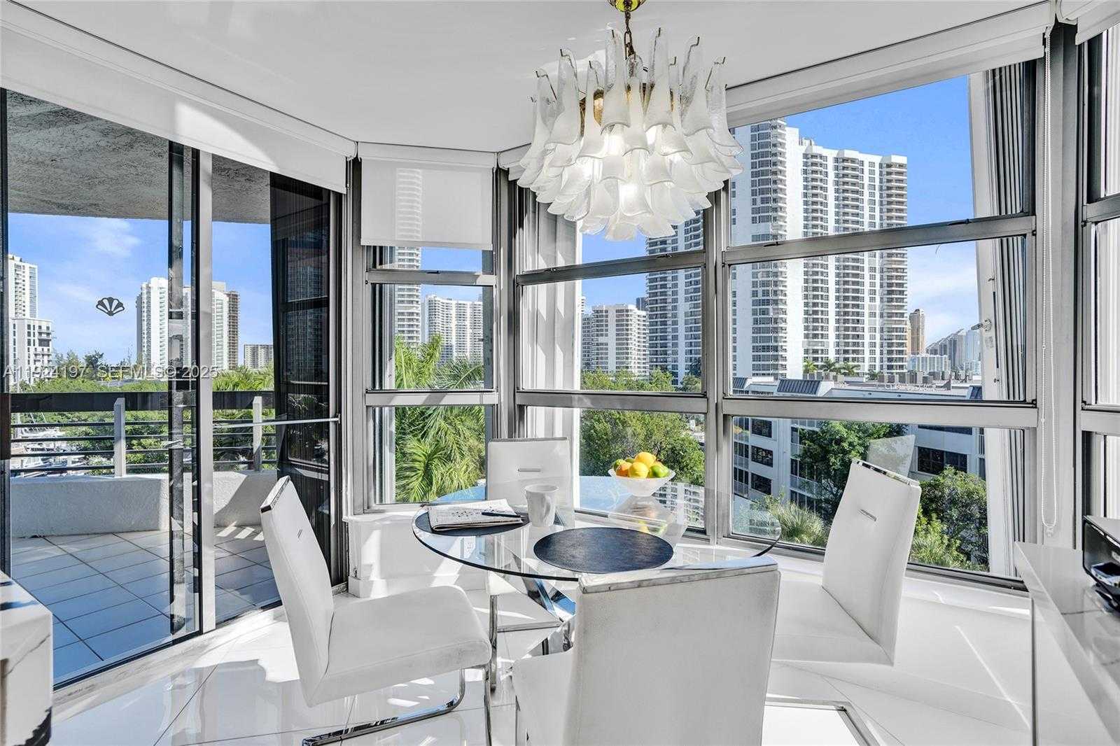 Imagen de Pequeño Objeto