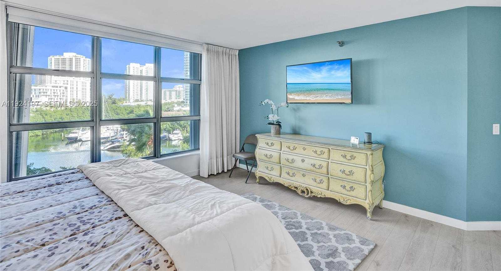 Imagen de Pequeño Objeto