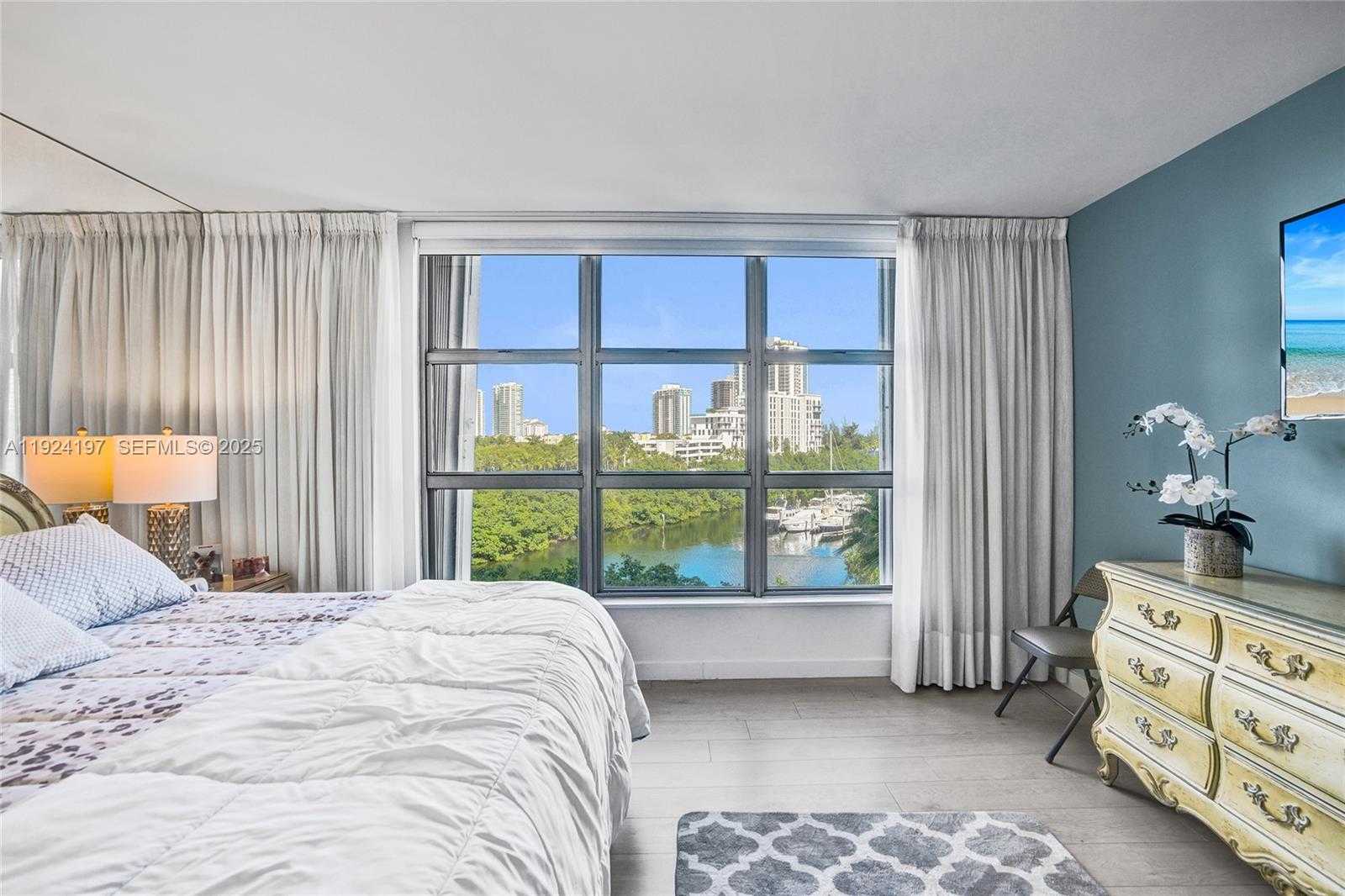 Imagen de Pequeño Objeto