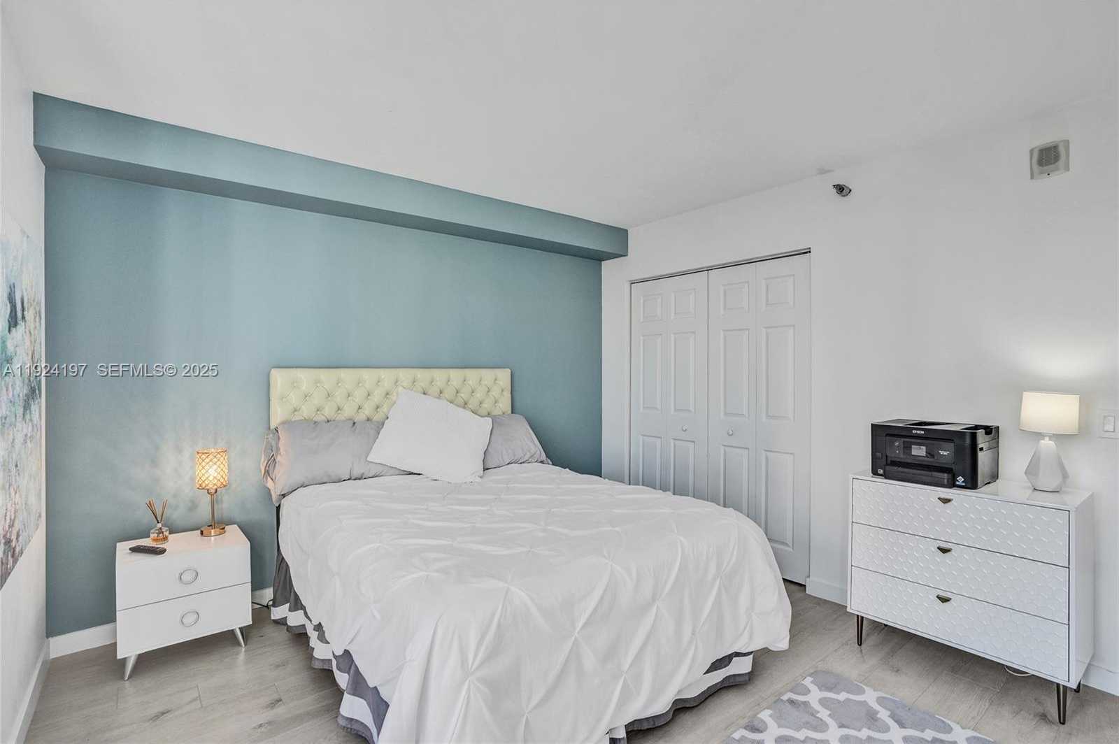 Imagen de Pequeño Objeto