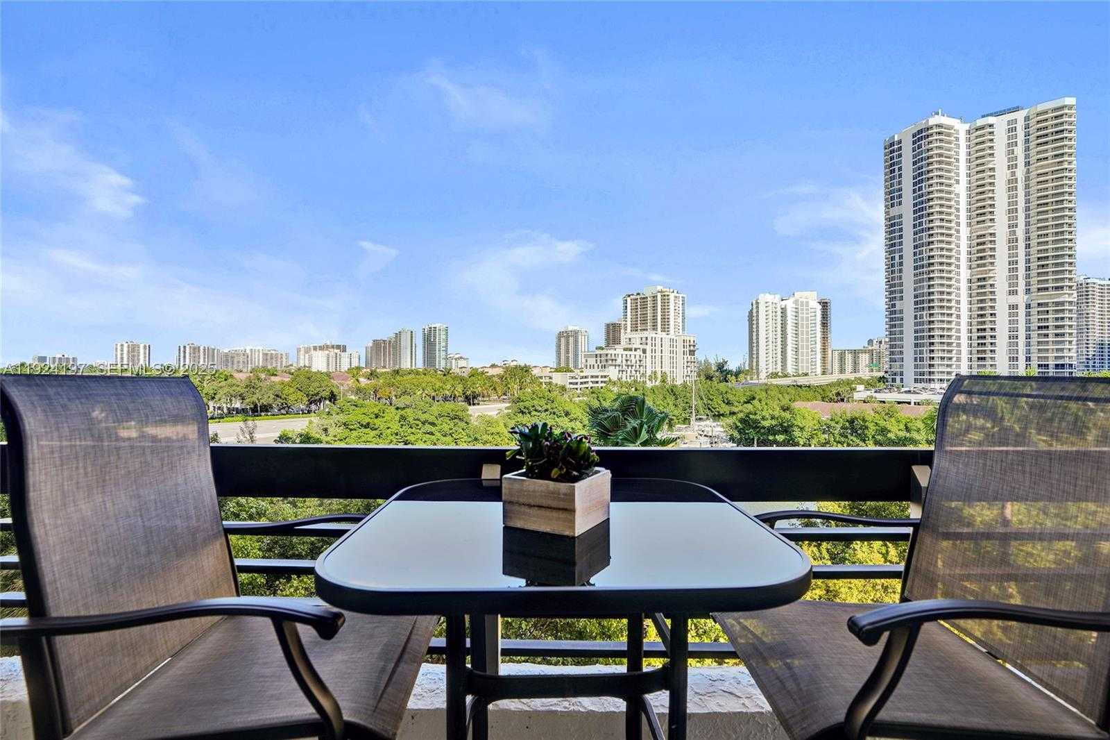 Imagen de Pequeño Objeto