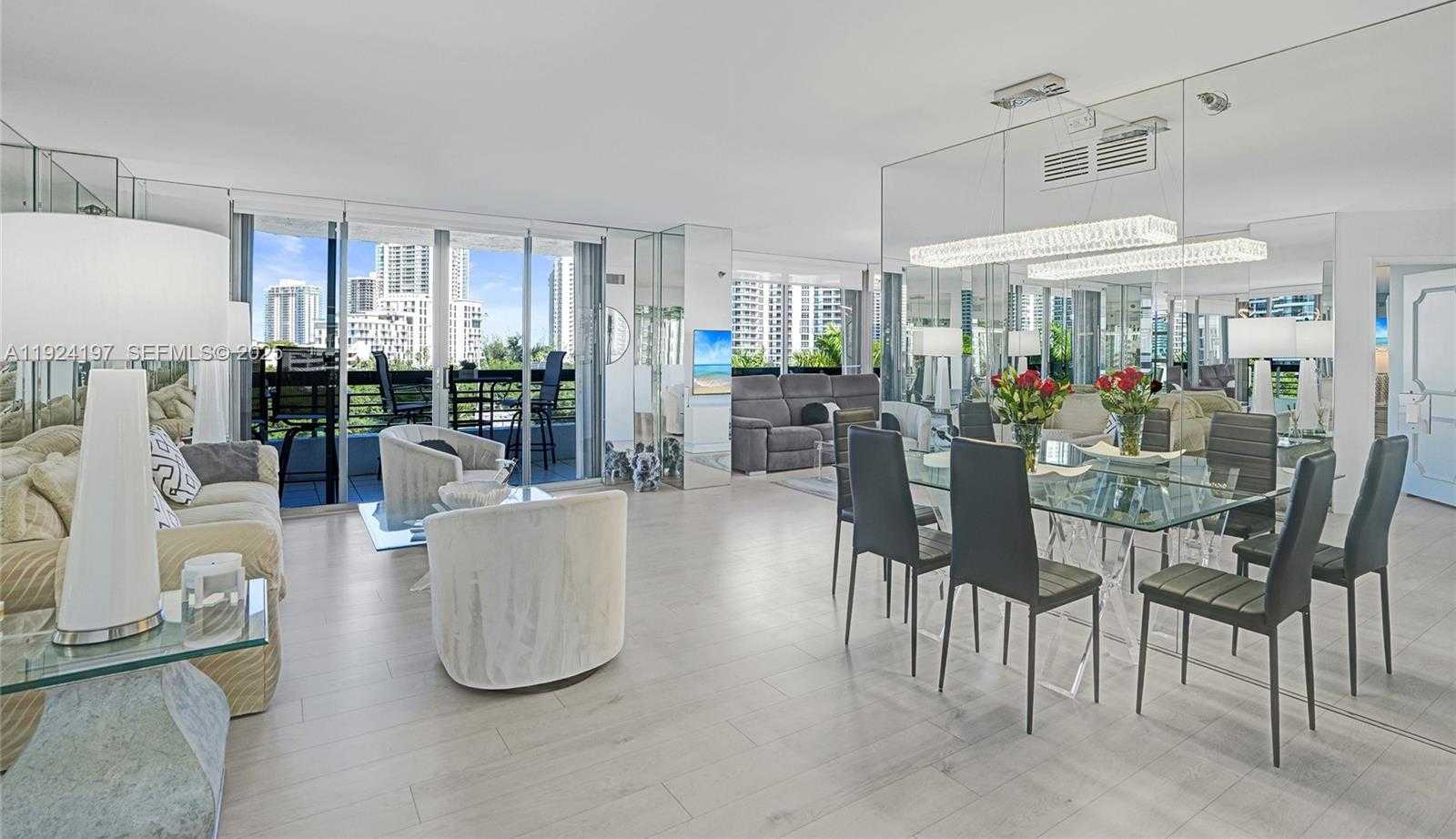 Imagen de Pequeño Objeto