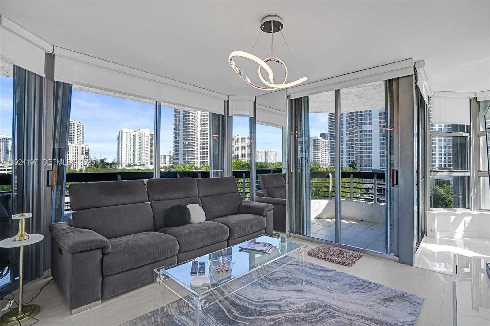 Imagen de Pequeño Objeto