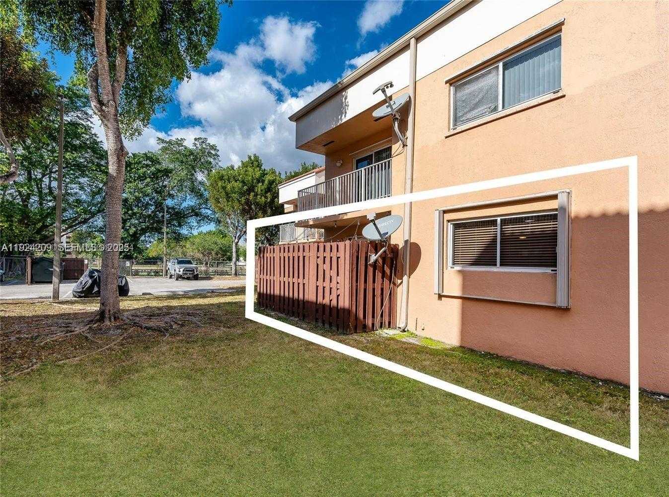 Small Image of 14915 SOUTH WEST 80TH ST #112, Miami Number 3