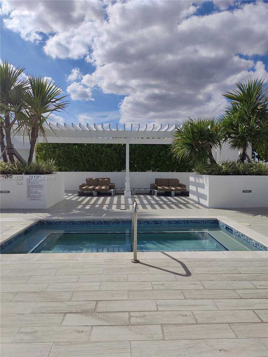 Small Image of 4250 BISCAYNE BLVD #514, Miami Number 4