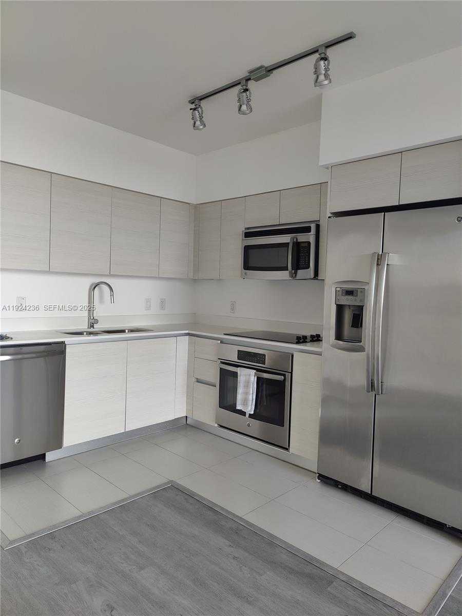 Small Image of 4250 BISCAYNE BLVD #514, Miami Number 9