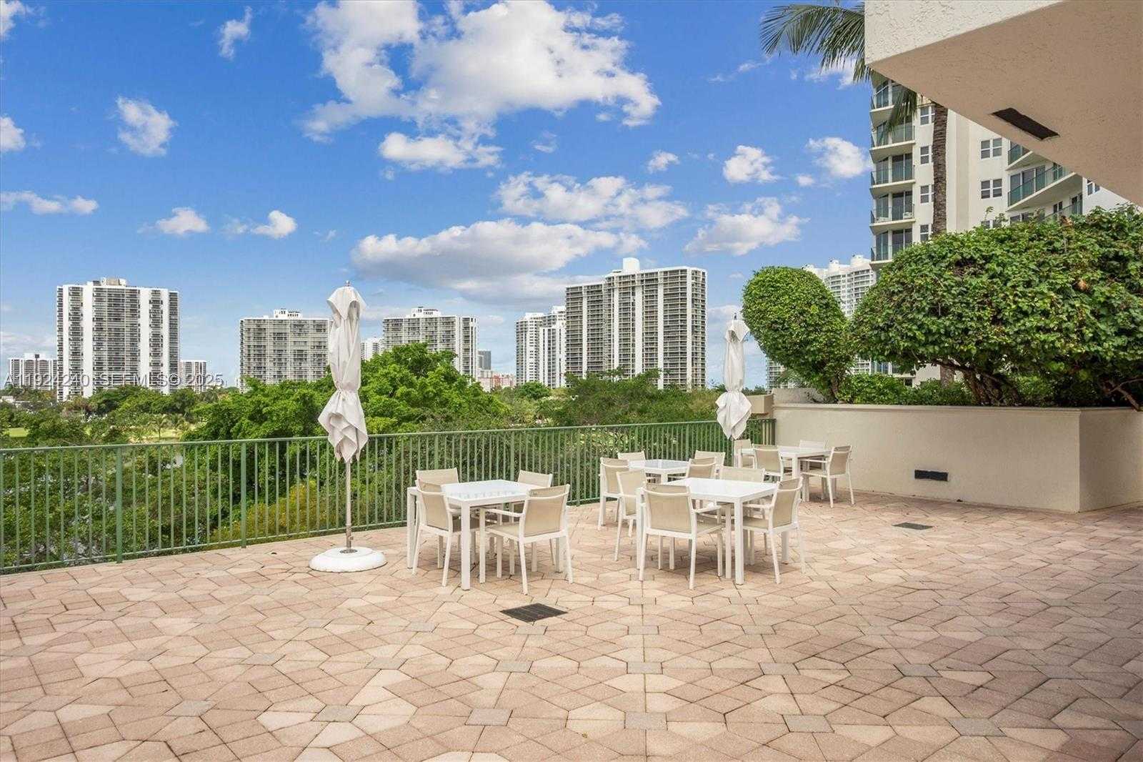 Small Image of 20000 EAST COUNTRY CLUB DR #302, Aventura Number 4