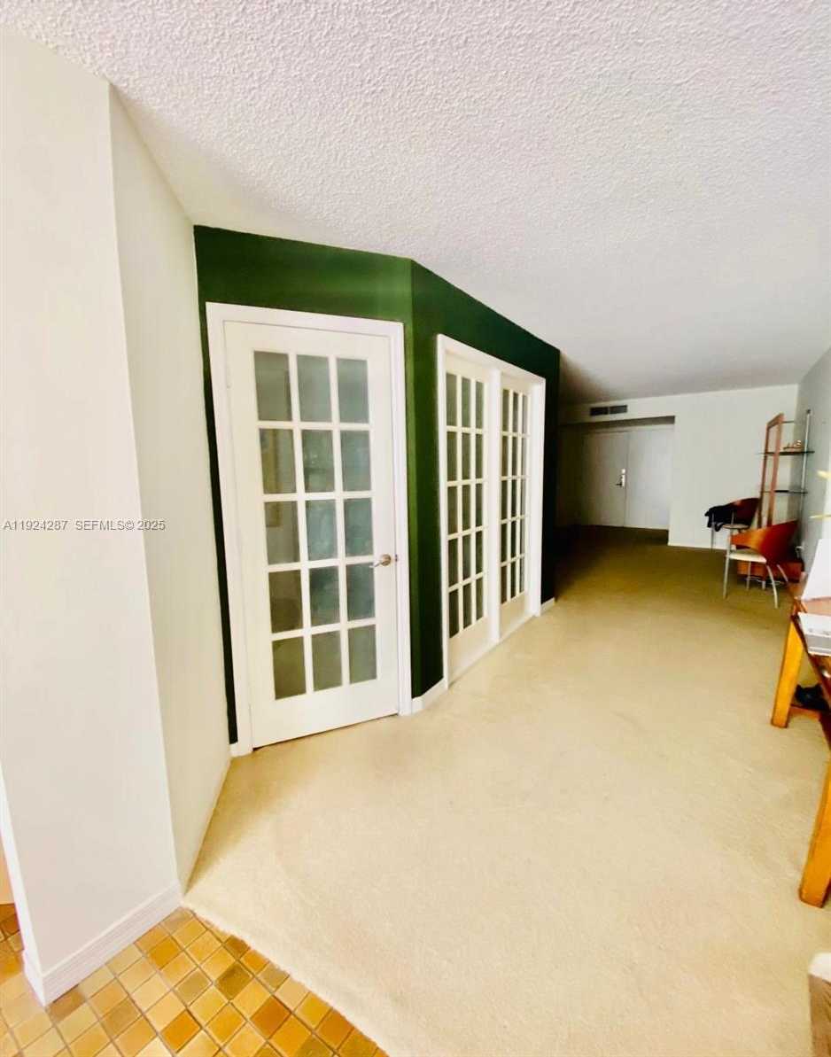 Small Image of 6423 COLLINS AVE #207, Miami Beach Number 12