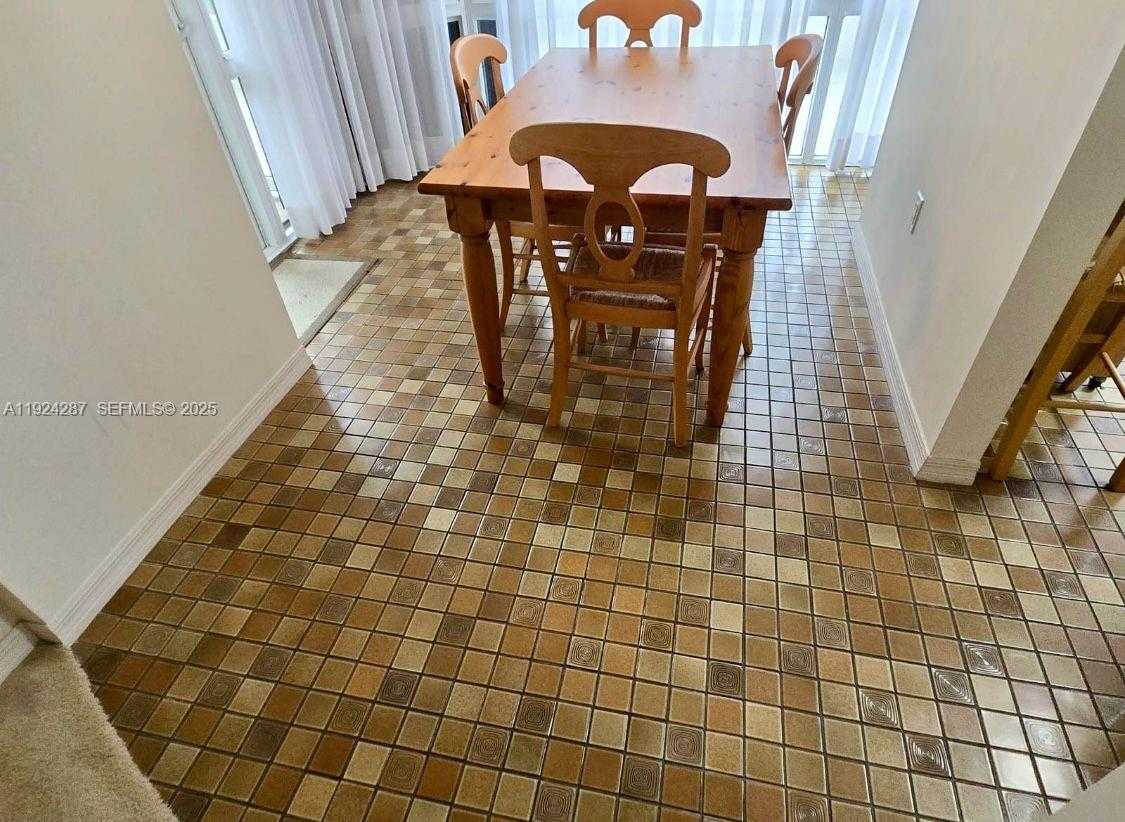 Small Image of 6423 COLLINS AVE #207, Miami Beach Number 13