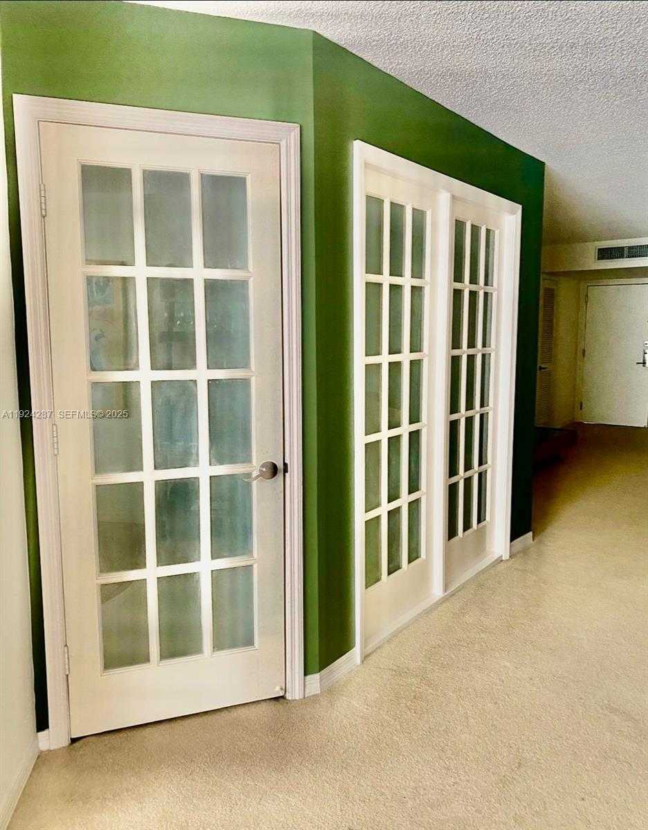 Small Image of 6423 COLLINS AVE #207, Miami Beach Number 15