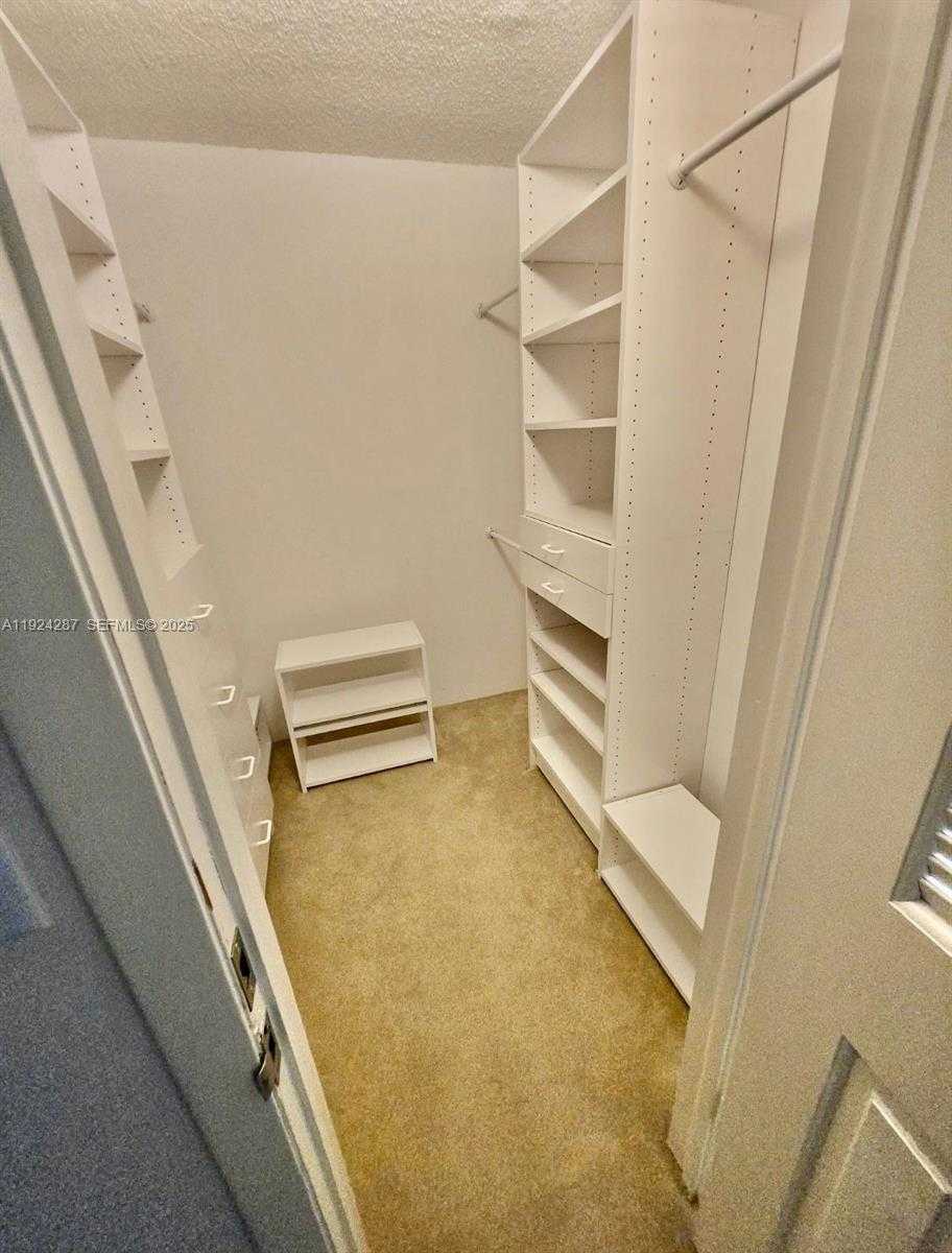 Small Image of 6423 COLLINS AVE #207, Miami Beach Number 2