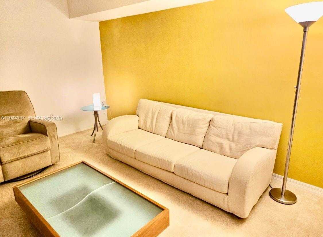 Small Image of 6423 COLLINS AVE #207, Miami Beach Number 3