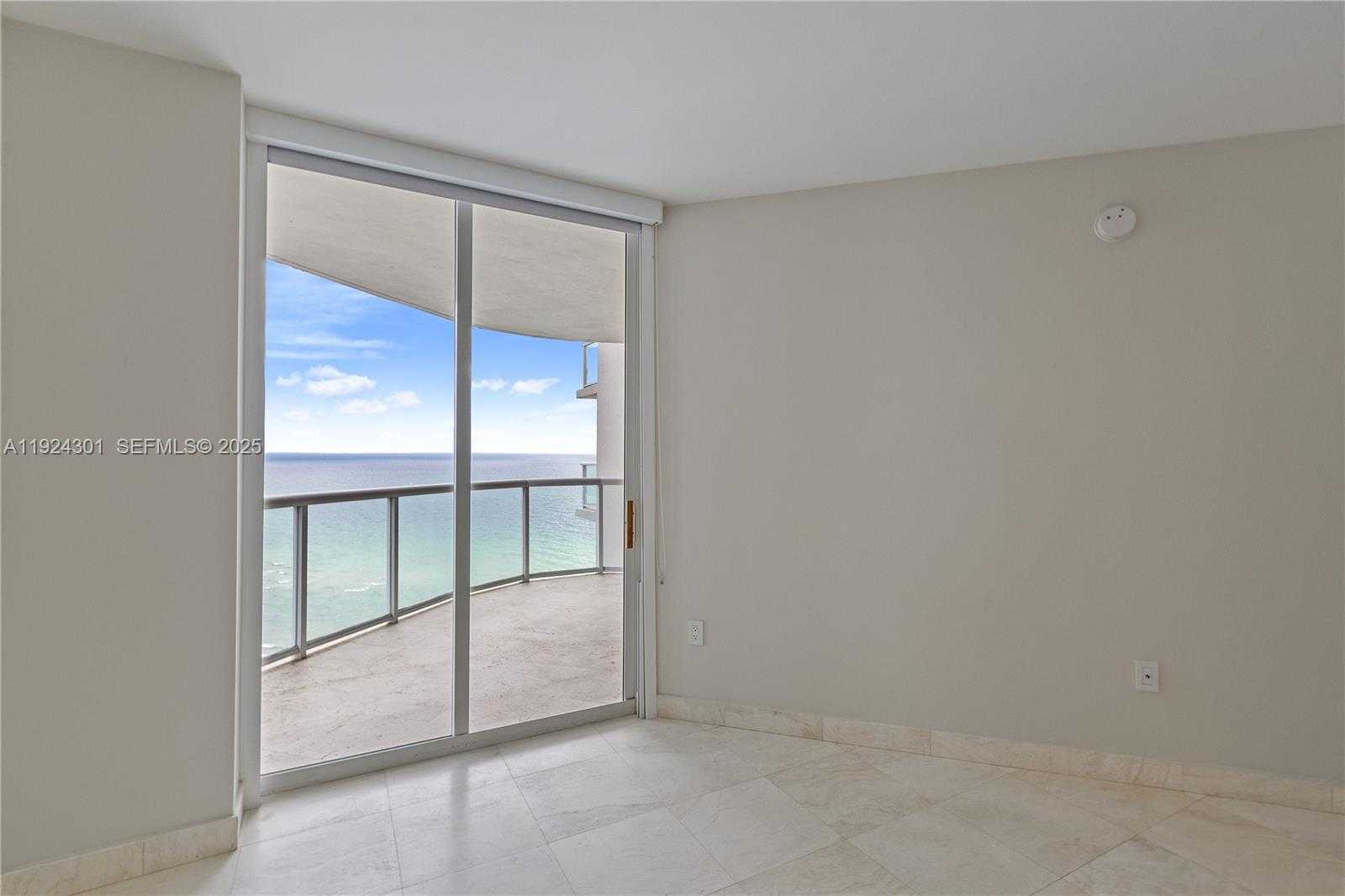 Imagen de Pequeño Objeto