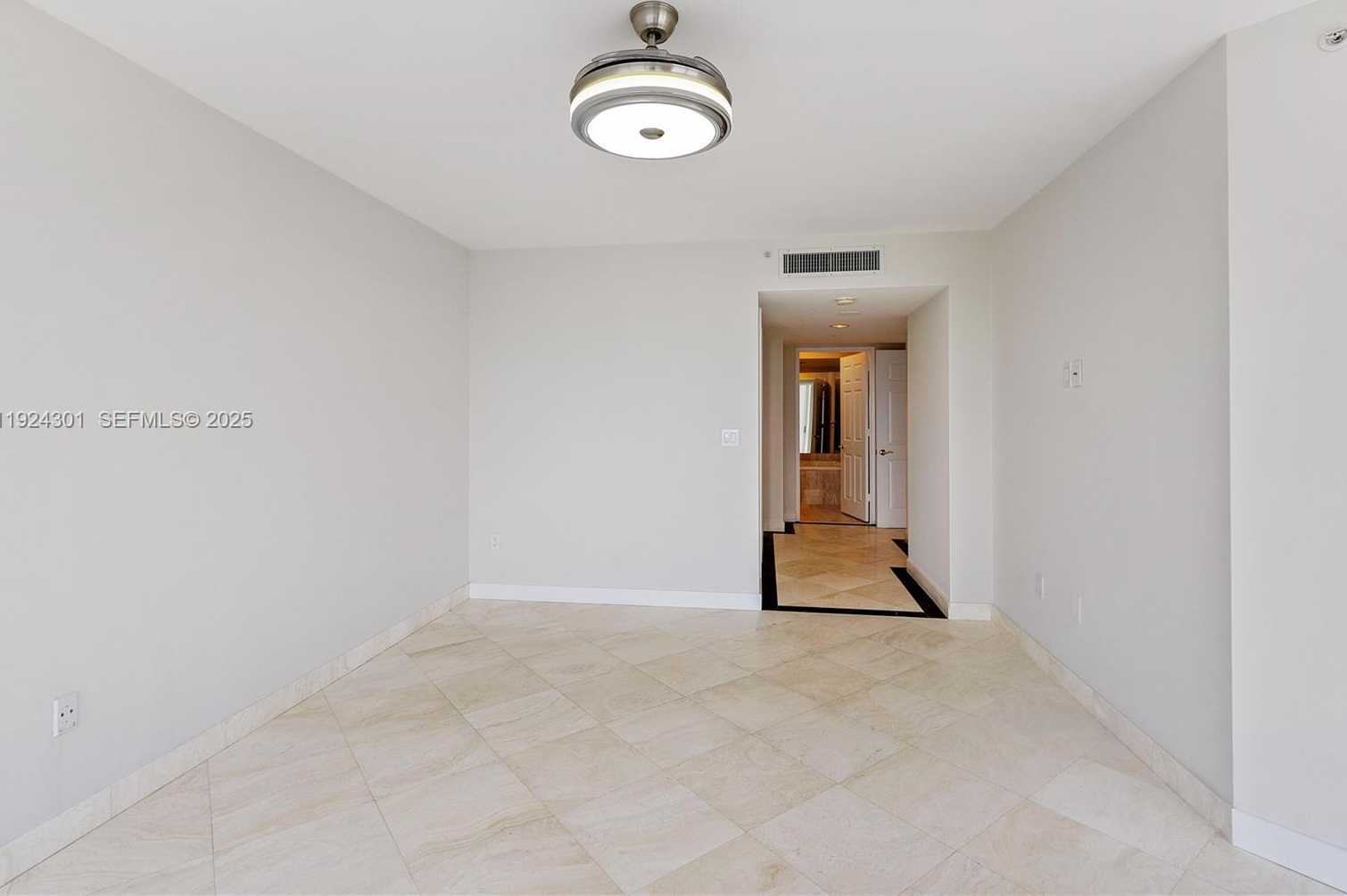 Imagen de Pequeño Objeto